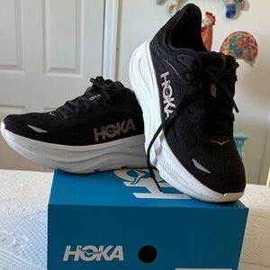 Women’s Bondi 9 Hoka Athletic Shoes. Black & Rose Gold. Like new